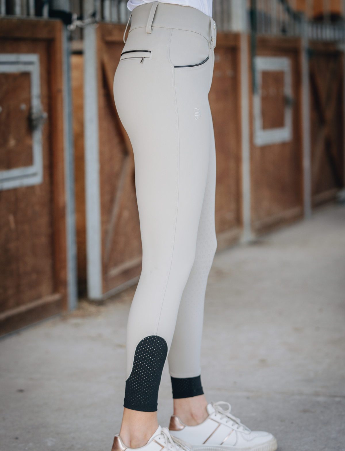 LIGHT GREY 'NOVA VII' BREECH